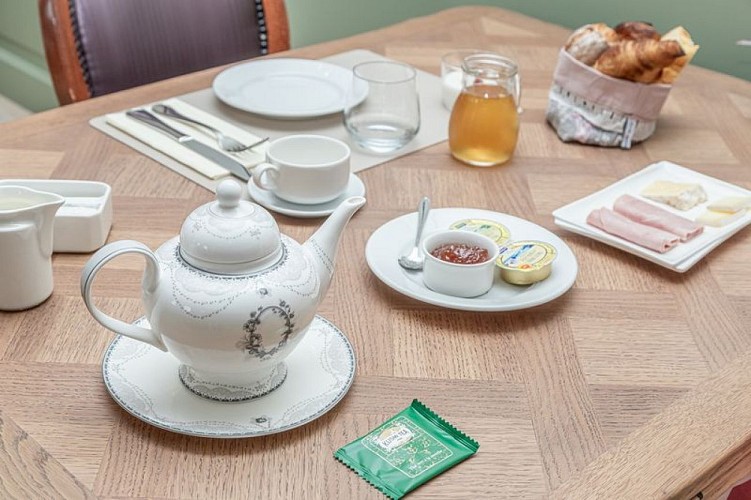 H33531-domaine-de-la-vallee-saint-martin-de-varreville-1