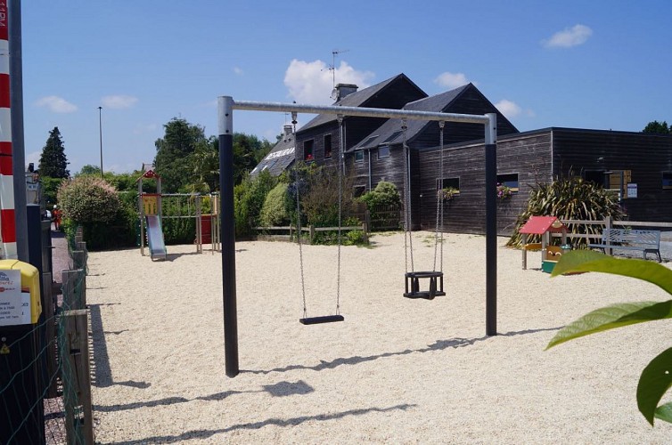 Beauvoir_Camping_aux_Pommiers_aire_de_jeux