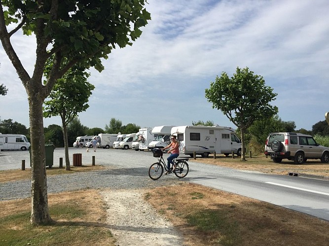 aire-camping-car-Lessay