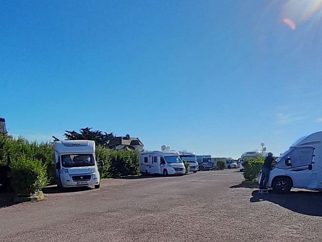 saint-vaast-la-hougue-aire-de-camping-car-la-gallouette-1