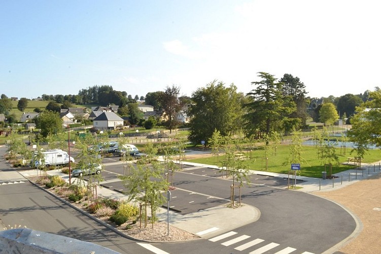 Aire de stationnement et de services