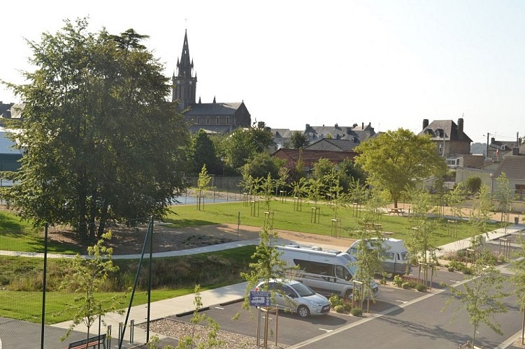 Sourdeval-aire-de-stationnement (2)