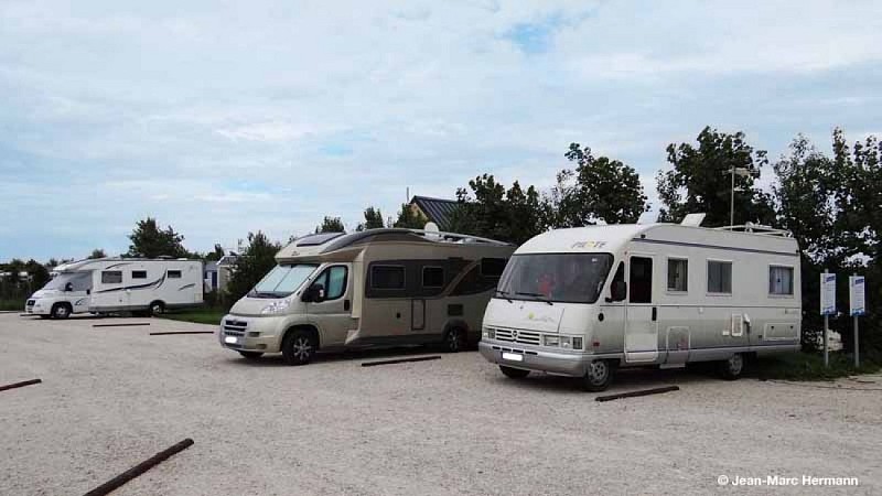 Ste Marie du Mont_aire_campingcarpark3©jm-hermann