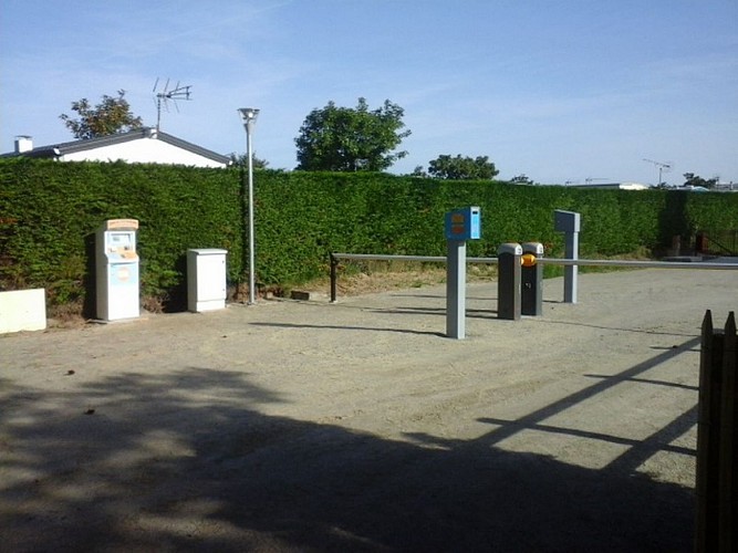 Aire-Camping-Car-Le-Sud-Hauteville-sur-mer-2