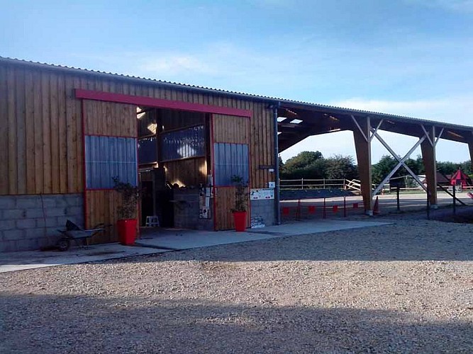 Bolleville_Ecurie Leseigneur Chevaux et Anes_batiment1