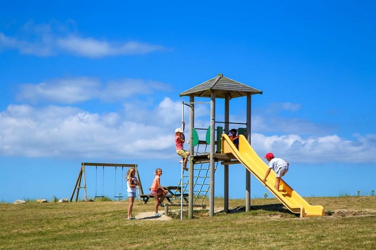 ravenoville-aire-de-jeux-enfants-1©C.Cauchard-OT Baie du Cotentin