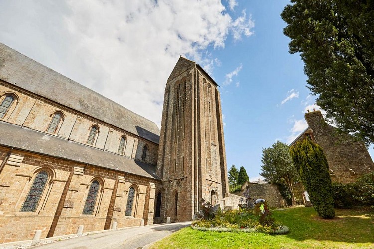 Collégiale Mortain 2 alamoureux