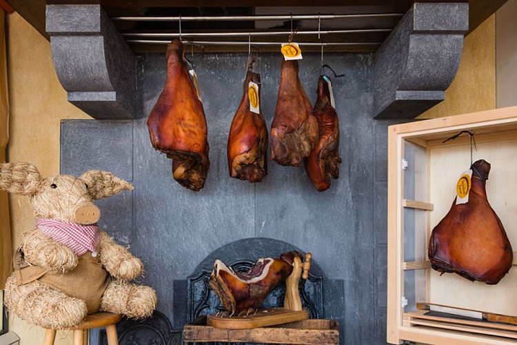 Lessay_Les Jambons de Lessay_magasin-jambon-de-lessay1