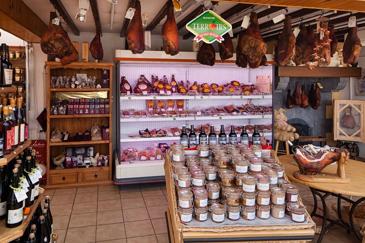 Lessay_Les Jambons de Lessay_magasin-jambon-de-lessay2