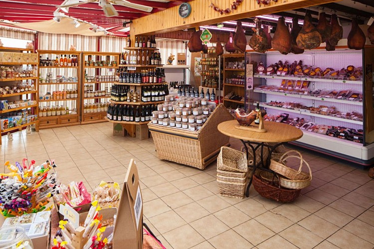 Lessay_Les Jambons de Lessay_magasin-jambon-de-lessay3