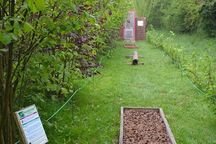 4-clos-des-pieds-nus-2026