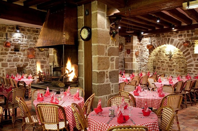 le-mont-saint-michel-restaurant-auberge-saint-pierre-1