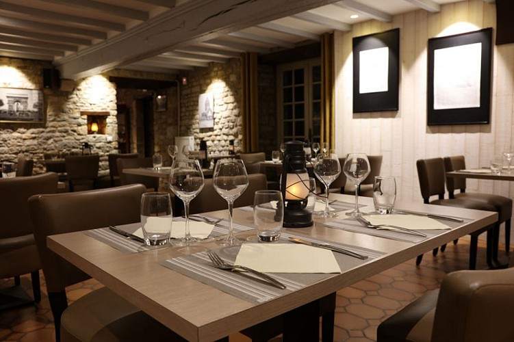 sainte-mere-eglise-auberge-le-john-steele-5