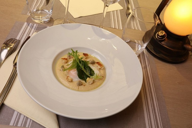 sainte-mere-eglise-auberge-le-john-steele-4