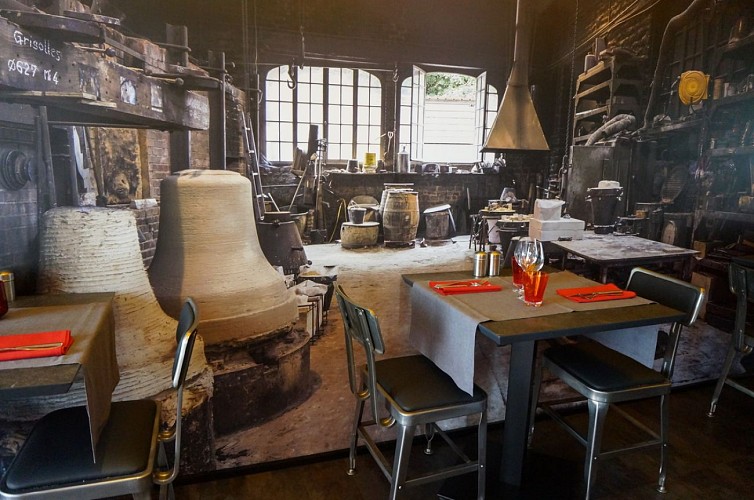 2015-PARIS MATCH-ATELIER FOND