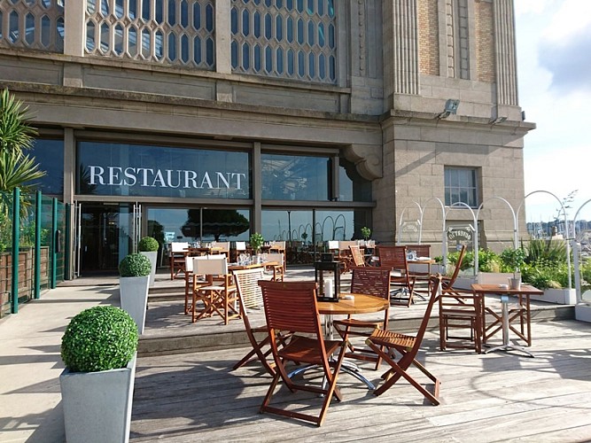 Cherbourg-en-Cotentin_Le Quai des Mers-terrasse