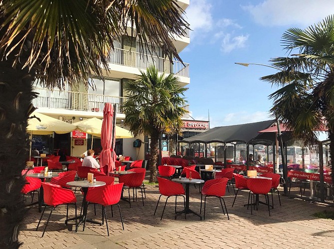 cherbourg-en-cotentin-cafe-du-port-1