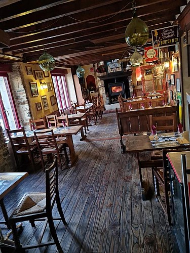 st-sauveur-le-vicomte-rest-le-rideau-cramousi-3