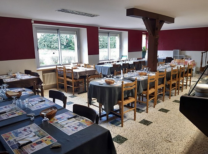 moyon-restaurant-le-carrefour-paris-1