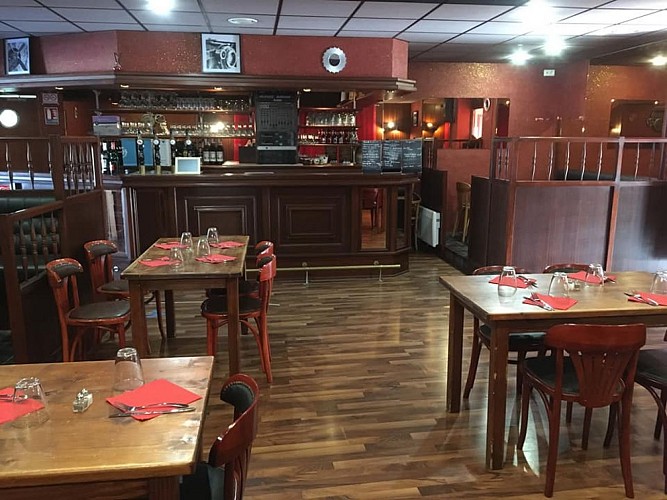 restaurant-authentique-creances-salle