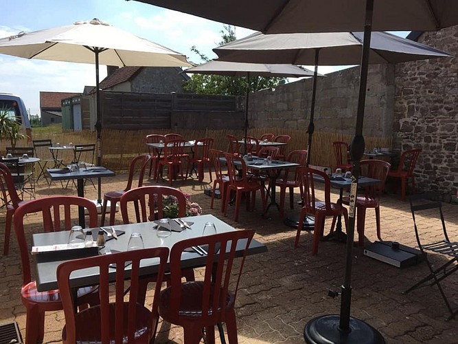 restaurant-authentique-creances-terrasse