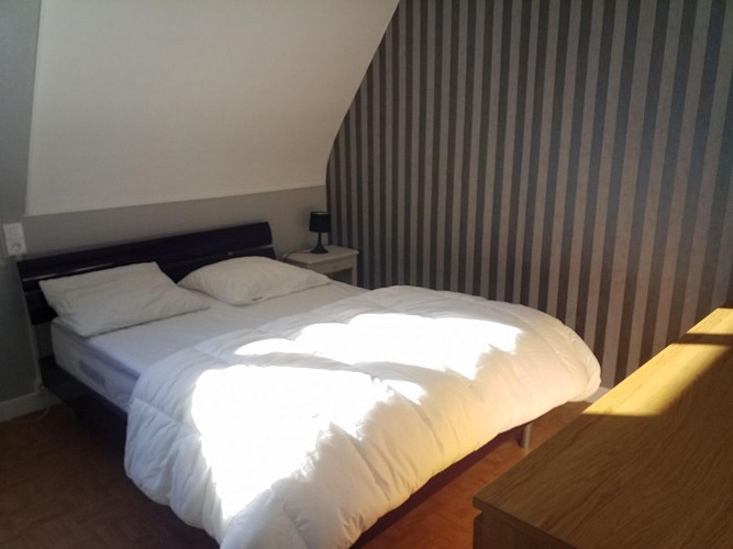 location_la_roche_posay_2_etoiles_MENARD_Bleu_Marine (3).jpg_5