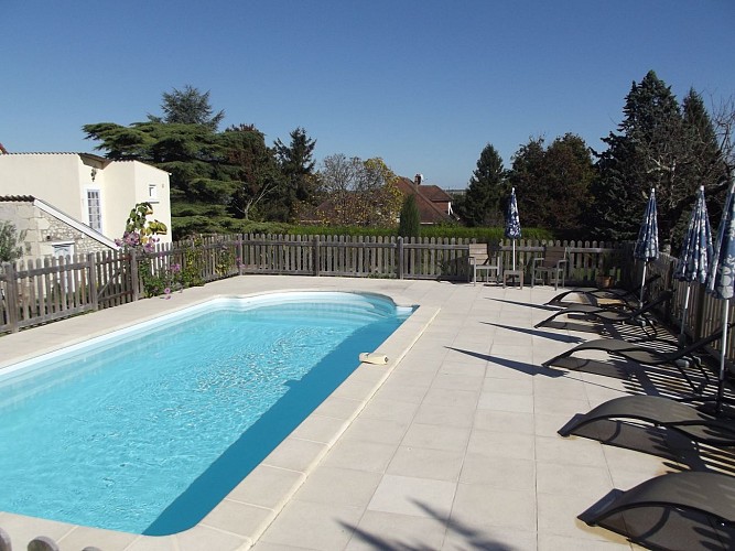 location_la_roche_posay_2_etoiles_Cherry_lodge_Piscine.JPG_5
