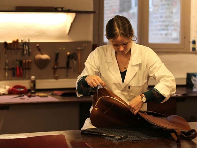 Mathilde Costeux - Sellier au Haras du Pin
