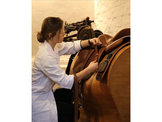 Mathilde Costeux - Sellier au Haras du Pin