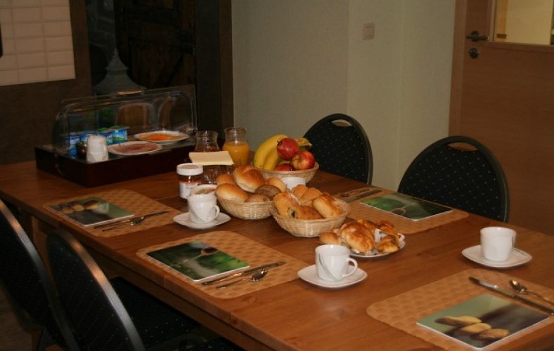 Lune et croissant petit déjeuner