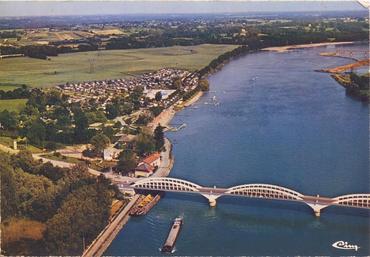 Pont et port de Thoissey
