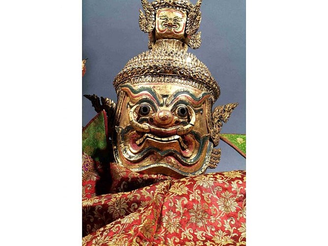 Masque d’ogre surmonté de quatre autres têtes, de théâtre lokhon