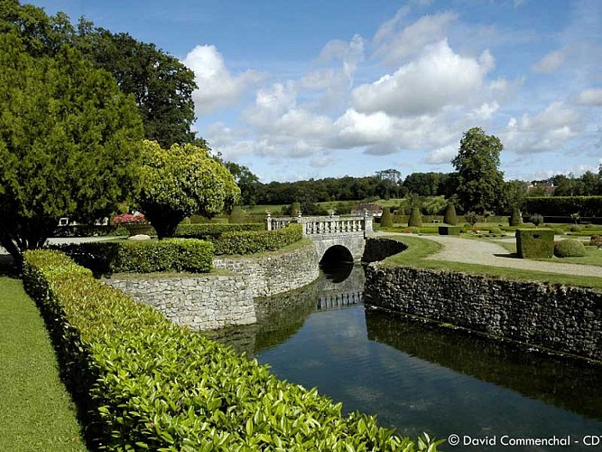 Les jardins et terrasses du château de Sassy