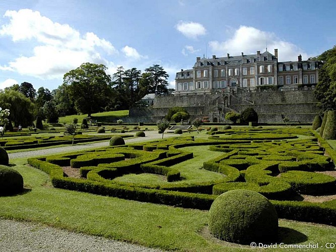 Les jardins et terrasses du château de Sassy