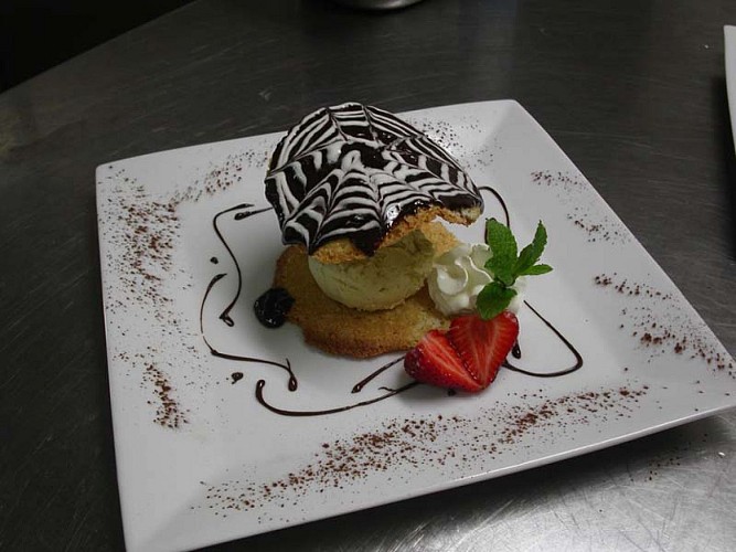 Hôtel-Restaurant Le Dauphin Moulinois