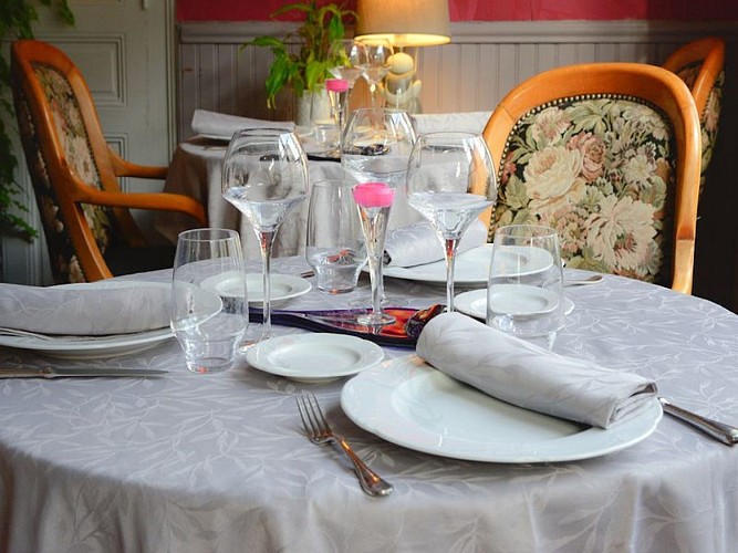 hotel-le-dauphin-Sees