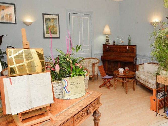 hotel-le-dauphin-Sees