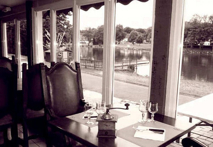 Restaurant à La Ferrière-aux-Étangs - Côm à la Maison 3(1)(1)