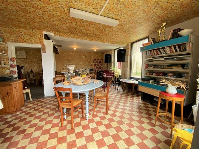 Café-de-la-Place-Courgeon