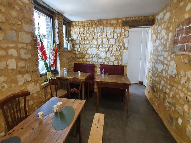 Cafe-de-la-Place-Courgeon