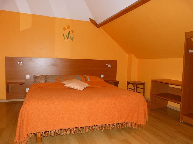 Une chambre Lit 2 personnes 180x200