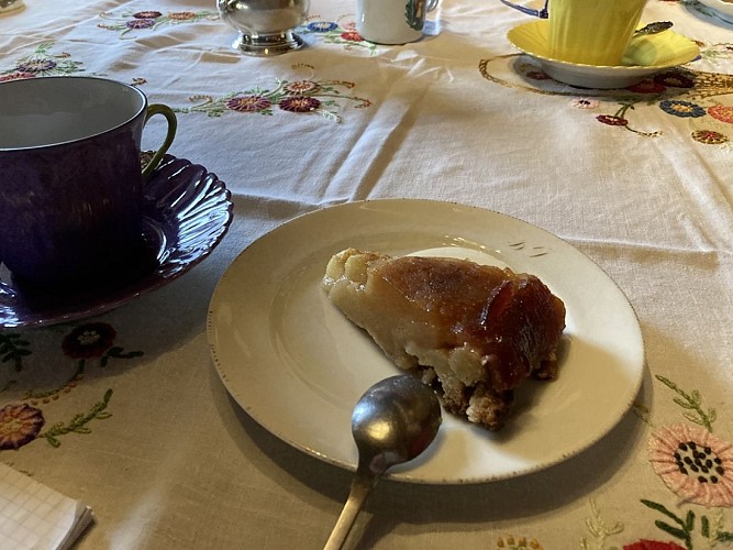 granges-du-bout-de-la-ville-specialite-tarte-tatin-normande-servie-sur-place