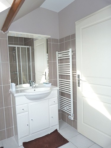 Salle de douche à l'étage