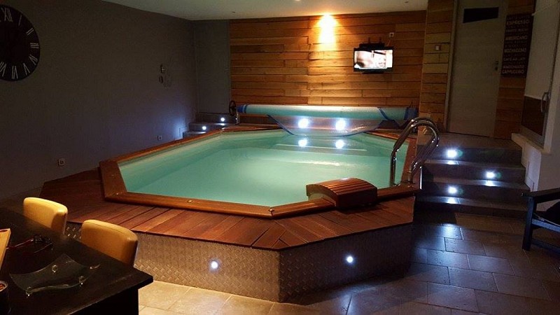 Eu_Le--clos-Jeanne-d-arc_Piscine-nuit@Mme-ADAM_2021