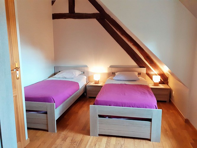 Chambre étage avec 2 lits individuels