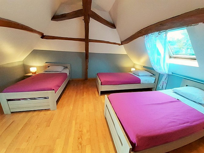 Chambre étage avec 3 lits individuels