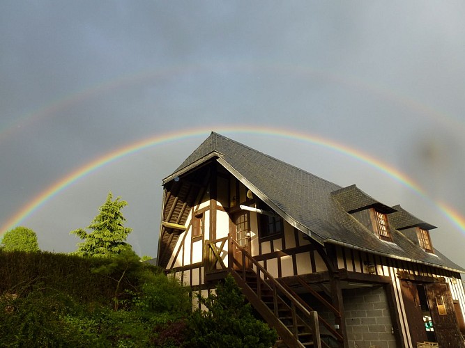 Gîte-L'Arc-en-ciel-St-Denis-le-Thiboult-extérieur-2