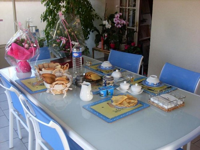 PETIT DEJEUNER  - HOUEL CD