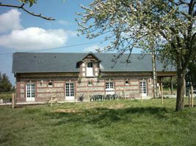 Pays-de-Caux-vallée-de-Seine-gîte-Gîte-lEtable-et-lécurie-Beuzeville-La-Grenier-extérieur