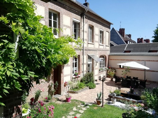 Chez M. et Mme PIZZAGALLI Chambre d'hôte Caudebec en Caux extérieur E-1